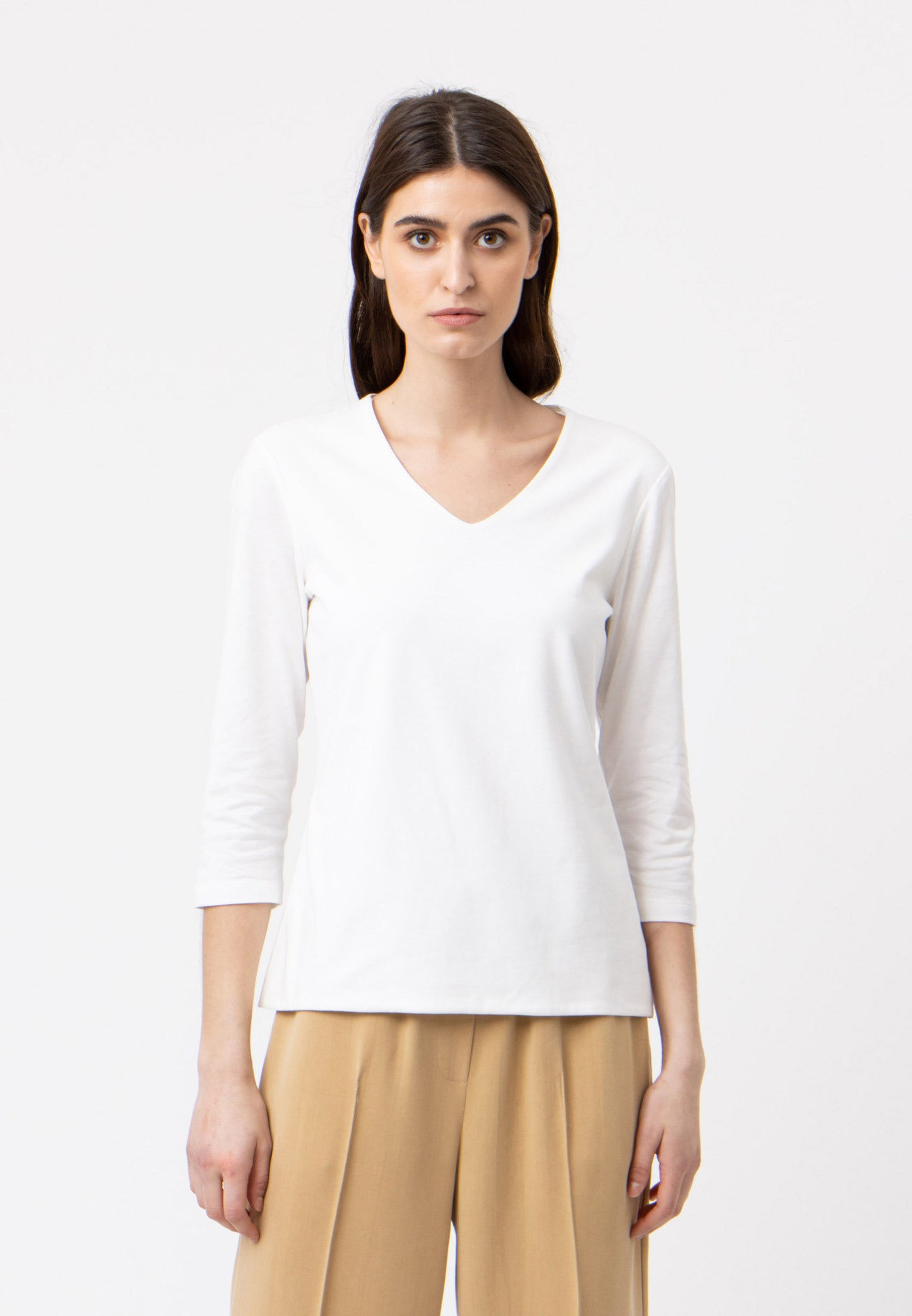 V-neck shirt, model Mara