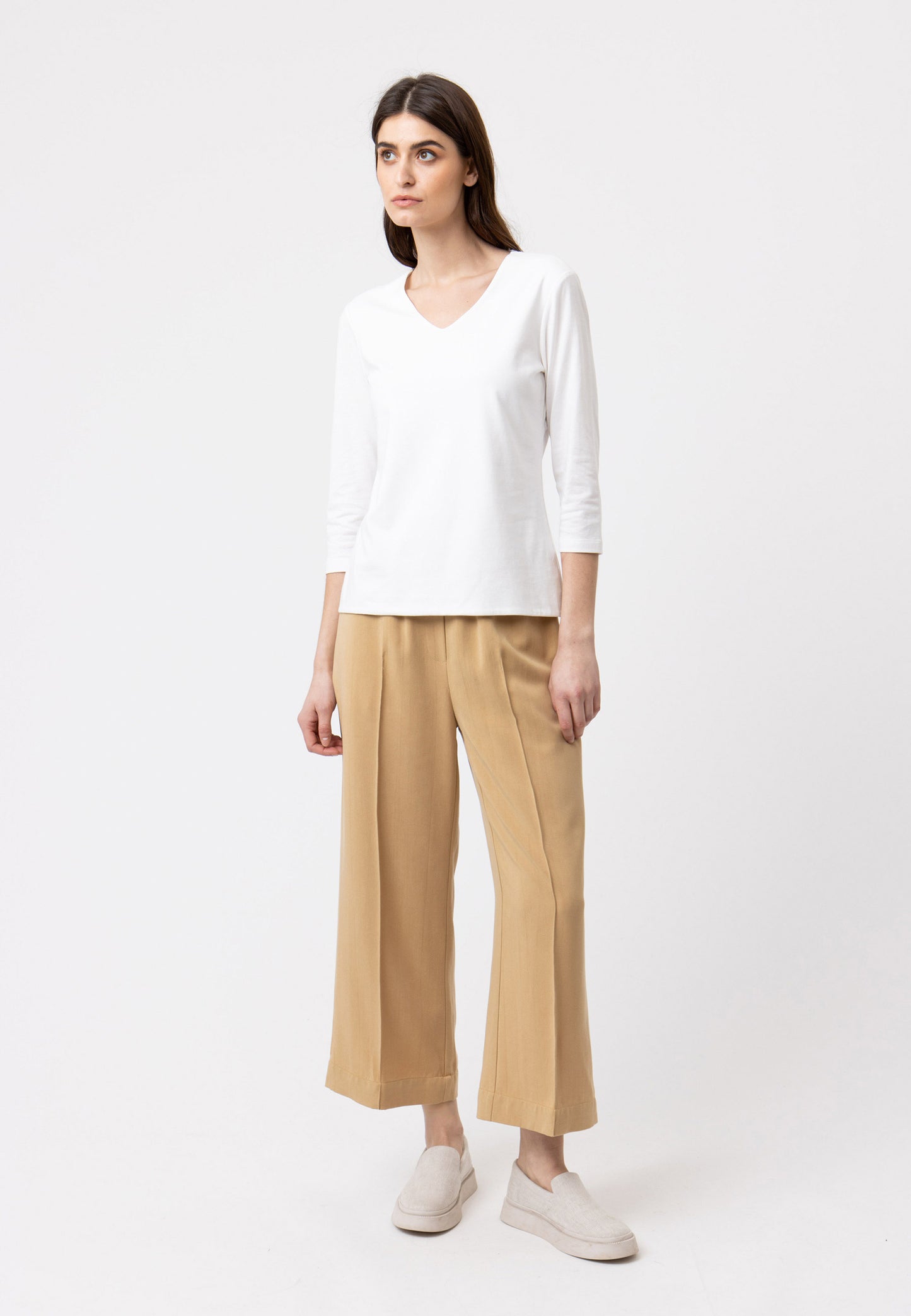 V-neck shirt, model Mara