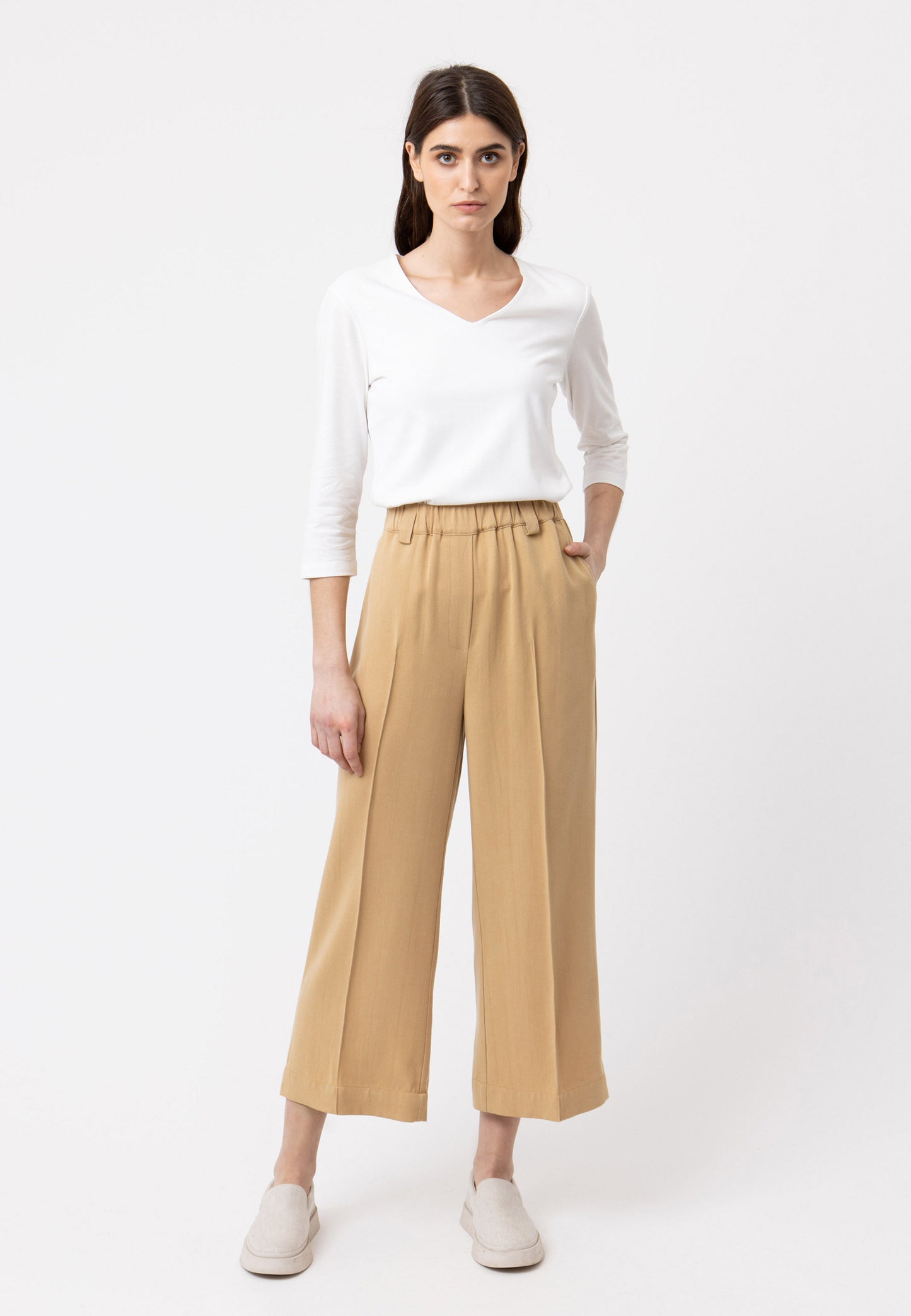 V-neck shirt, model Mara
