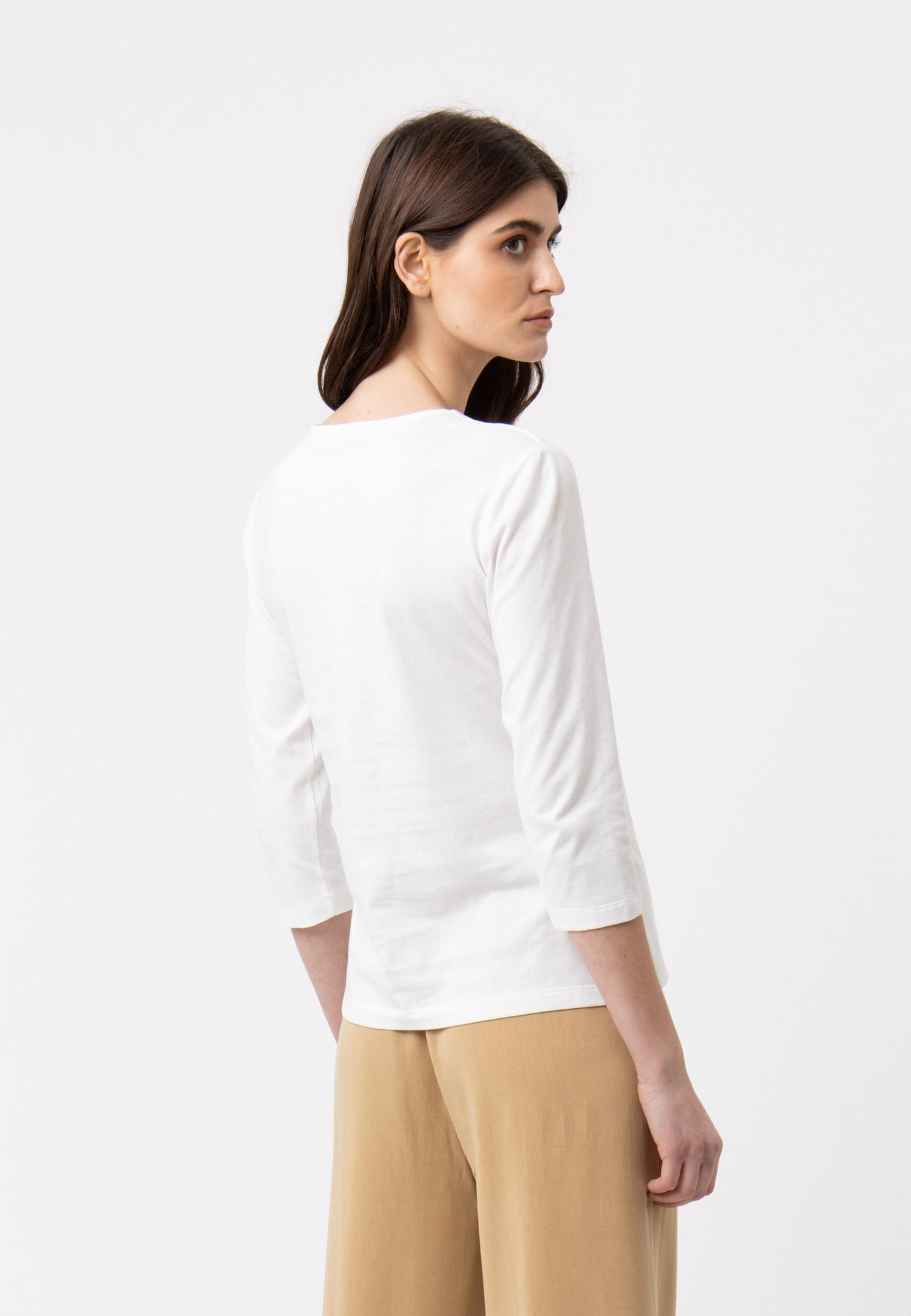 V-neck shirt, model Mara