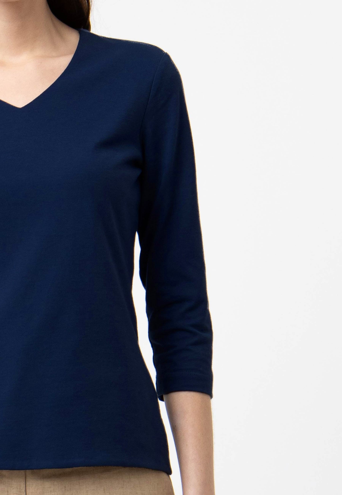 V-neck shirt, model Mara