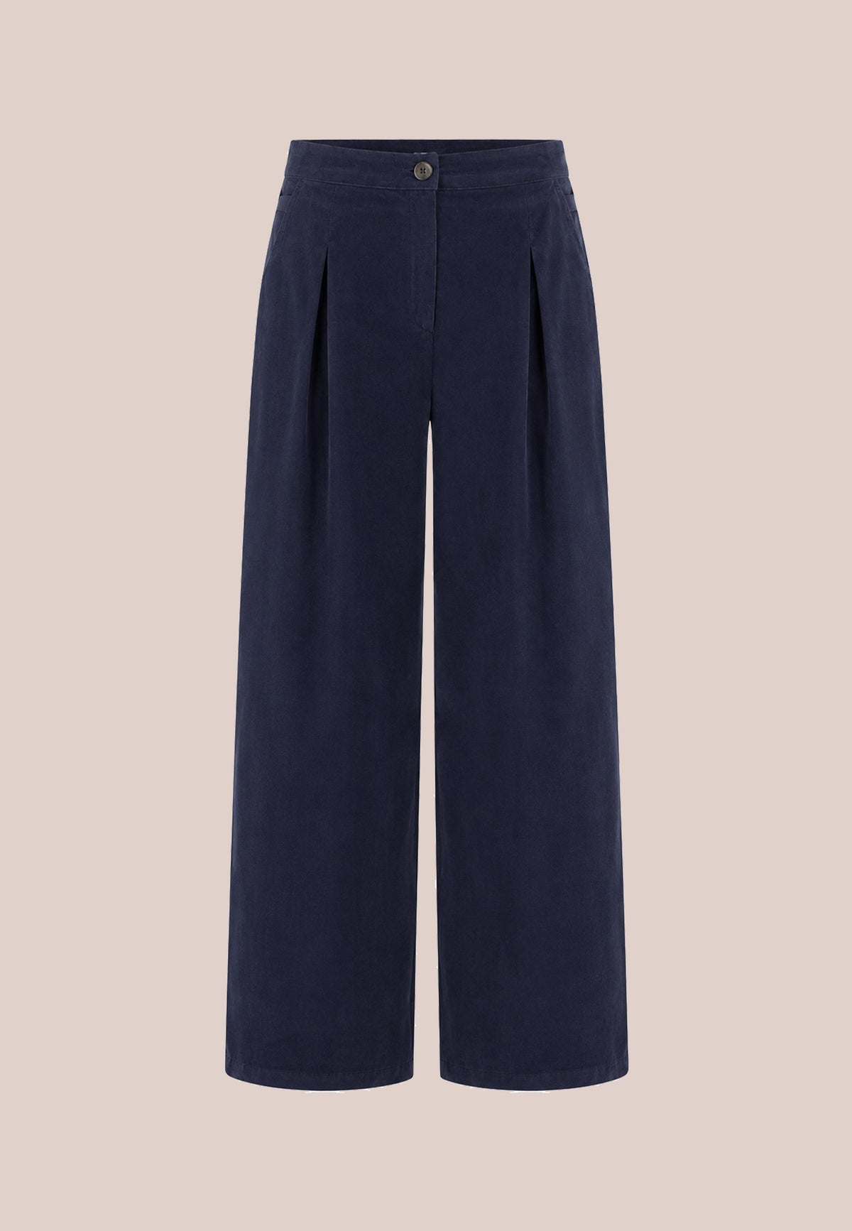 Hose, Modell Tess in Dunkelblau mit weitem Bein vor beigem Hintergrund