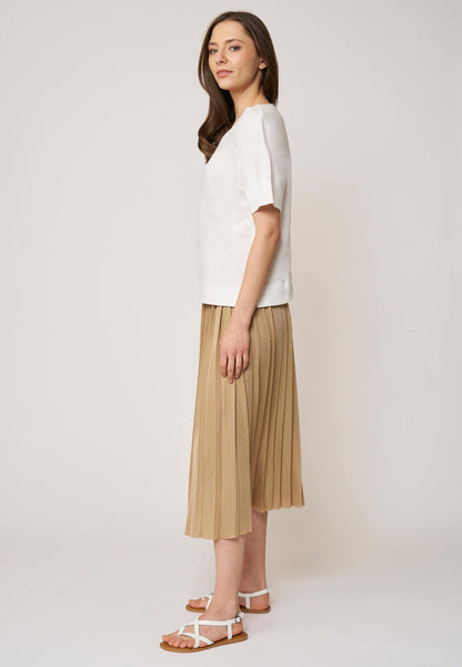 Shirt, Modell Valentina in schlichtem Weiß mit kurzen Ärmeln und lockerem, geradem Schnitt aus weichem Material