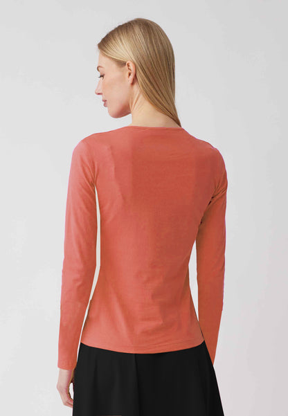 V-neck shirt, model Mara